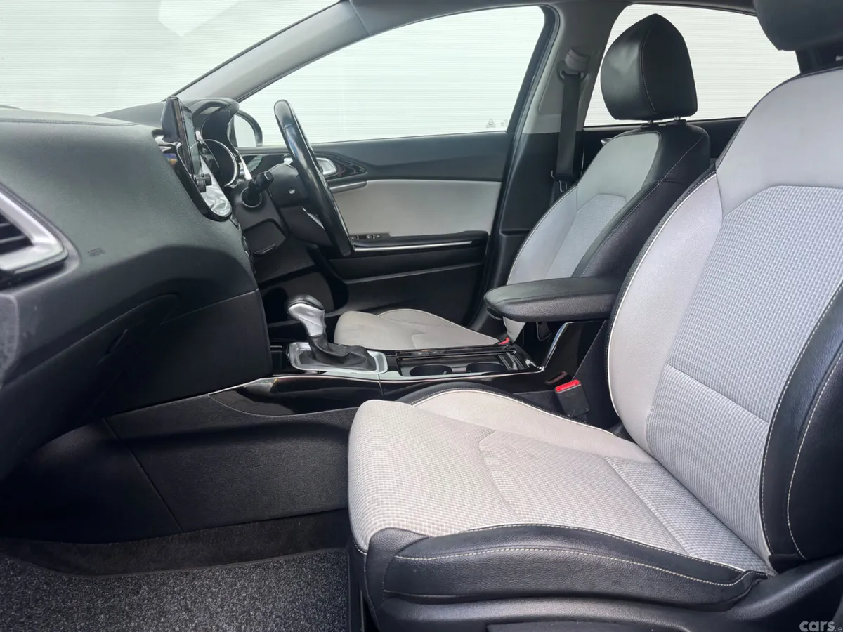 Kia XCeed Hatchback, Petrol Plug-in Hybrid, 2021, Grey