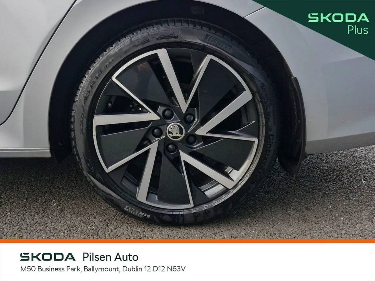 Skoda Octavia Saloon, Diesel, 2025, Silver