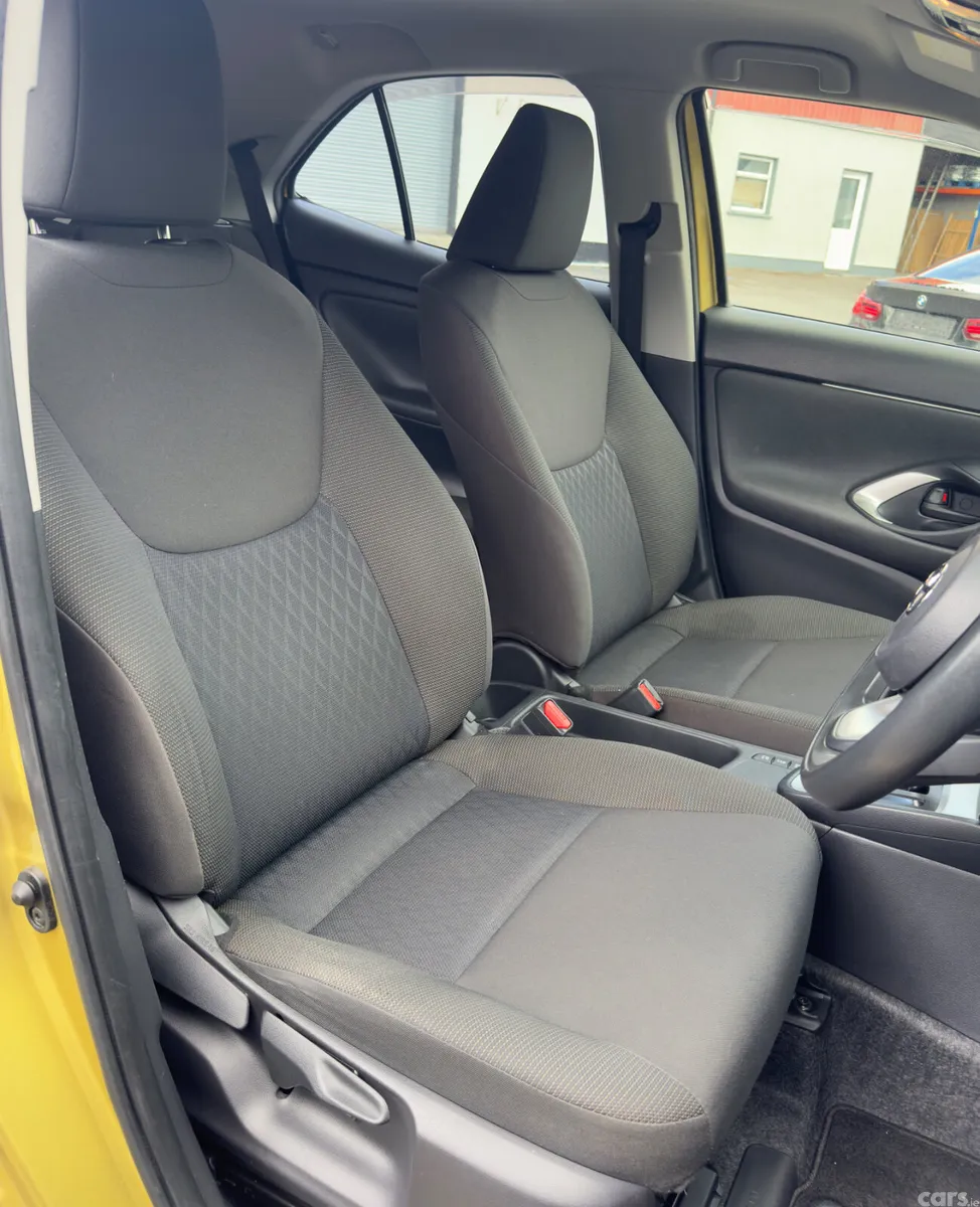 Toyota Yaris Cross SUV, Petrol Hybrid, 2021, Gold