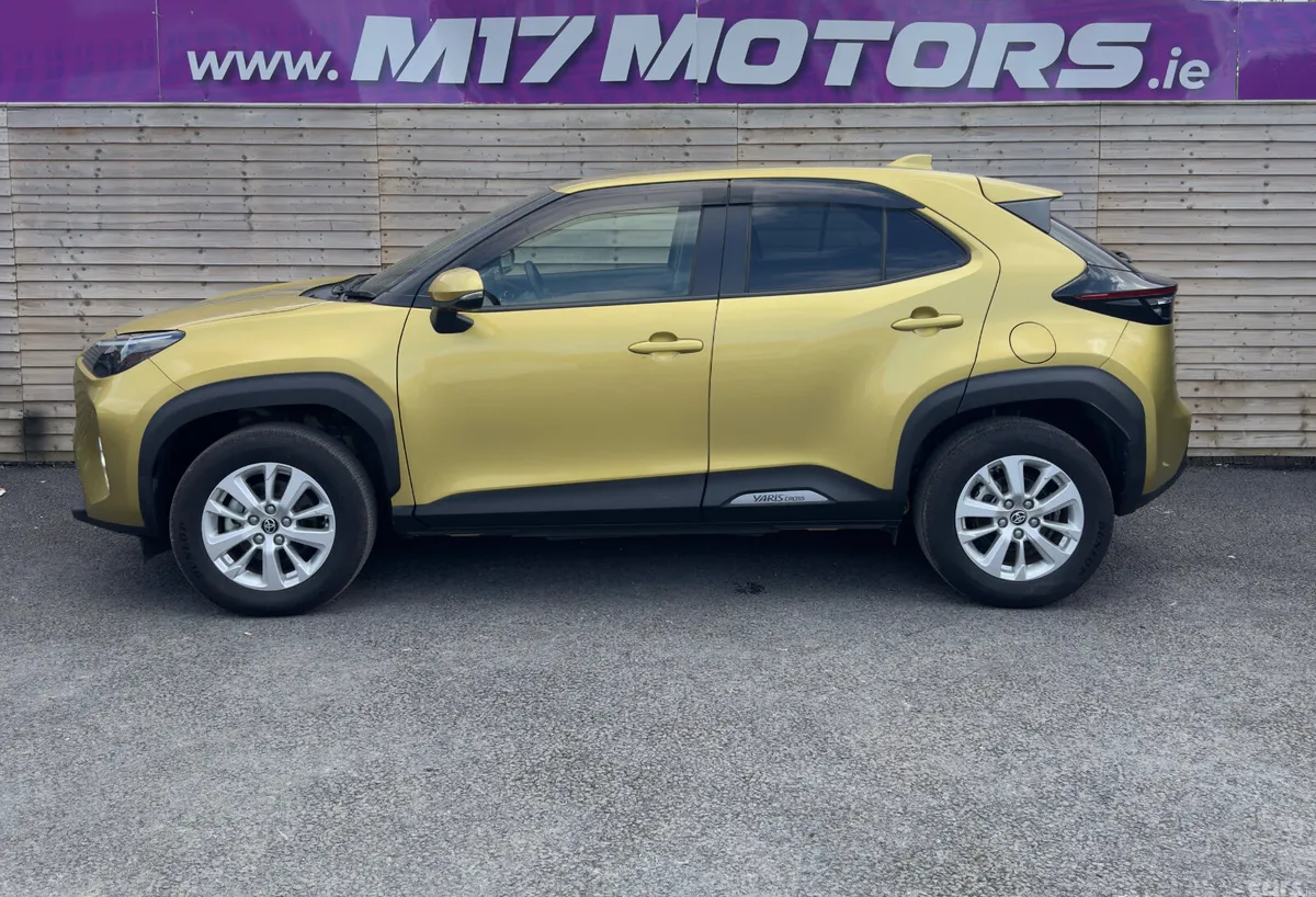 Toyota Yaris Cross SUV, Petrol Hybrid, 2021, Gold