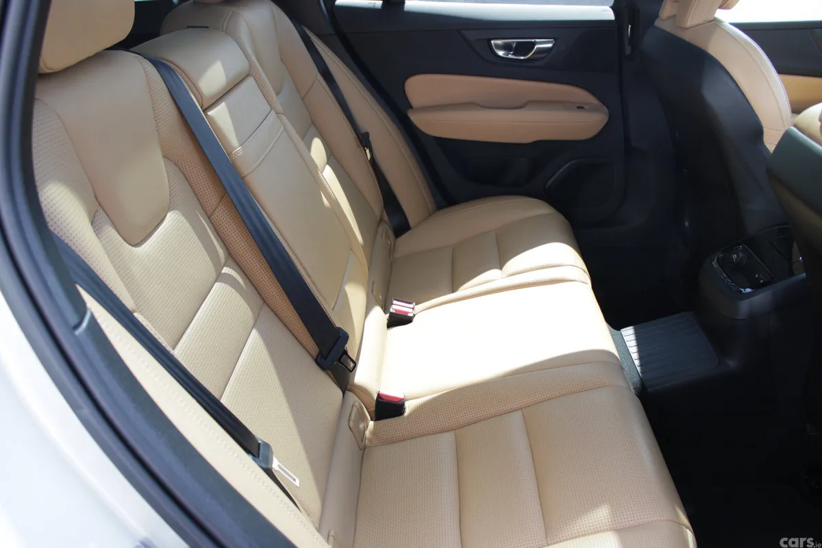 Volvo V60 Estate, Petrol Plug-in Hybrid, 2020, Silver