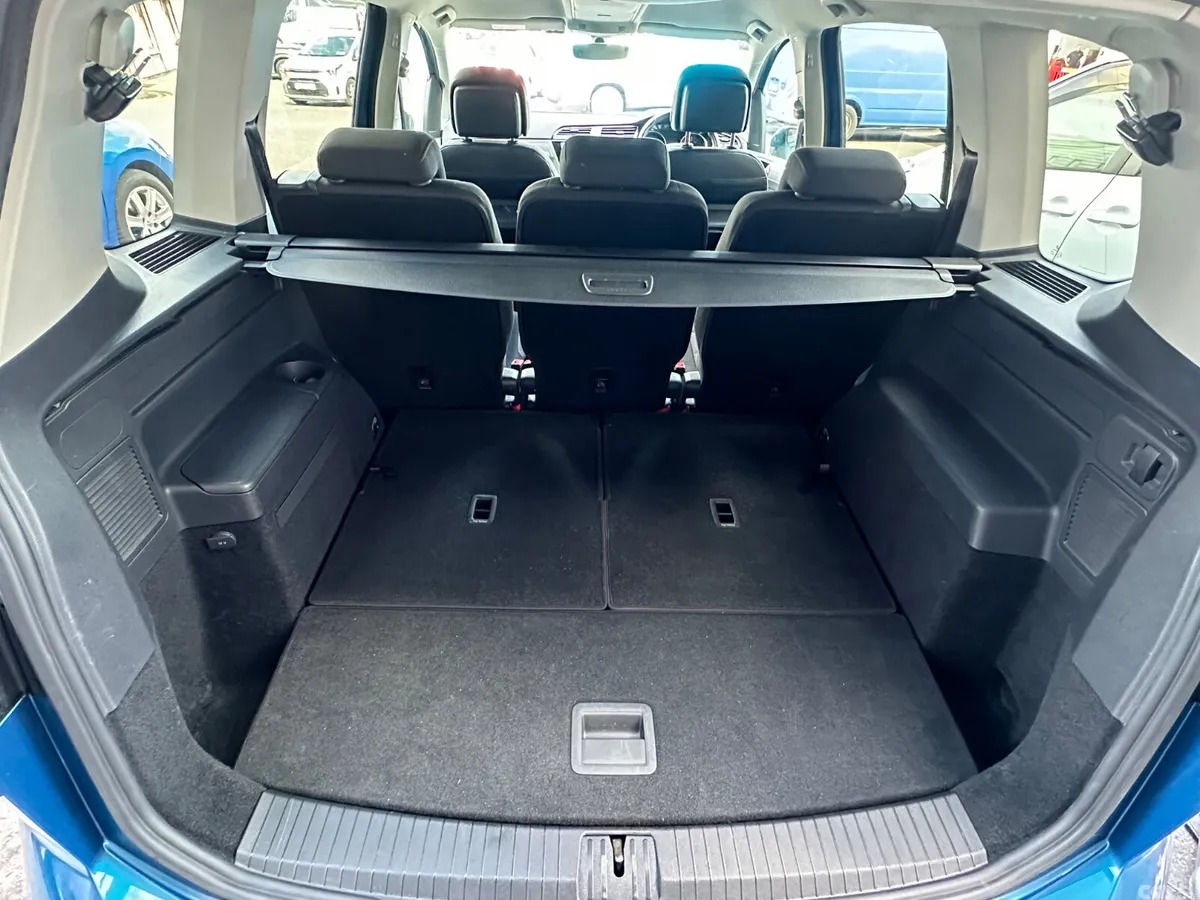 Volkswagen Touran MPV, Petrol, 2016, Blue