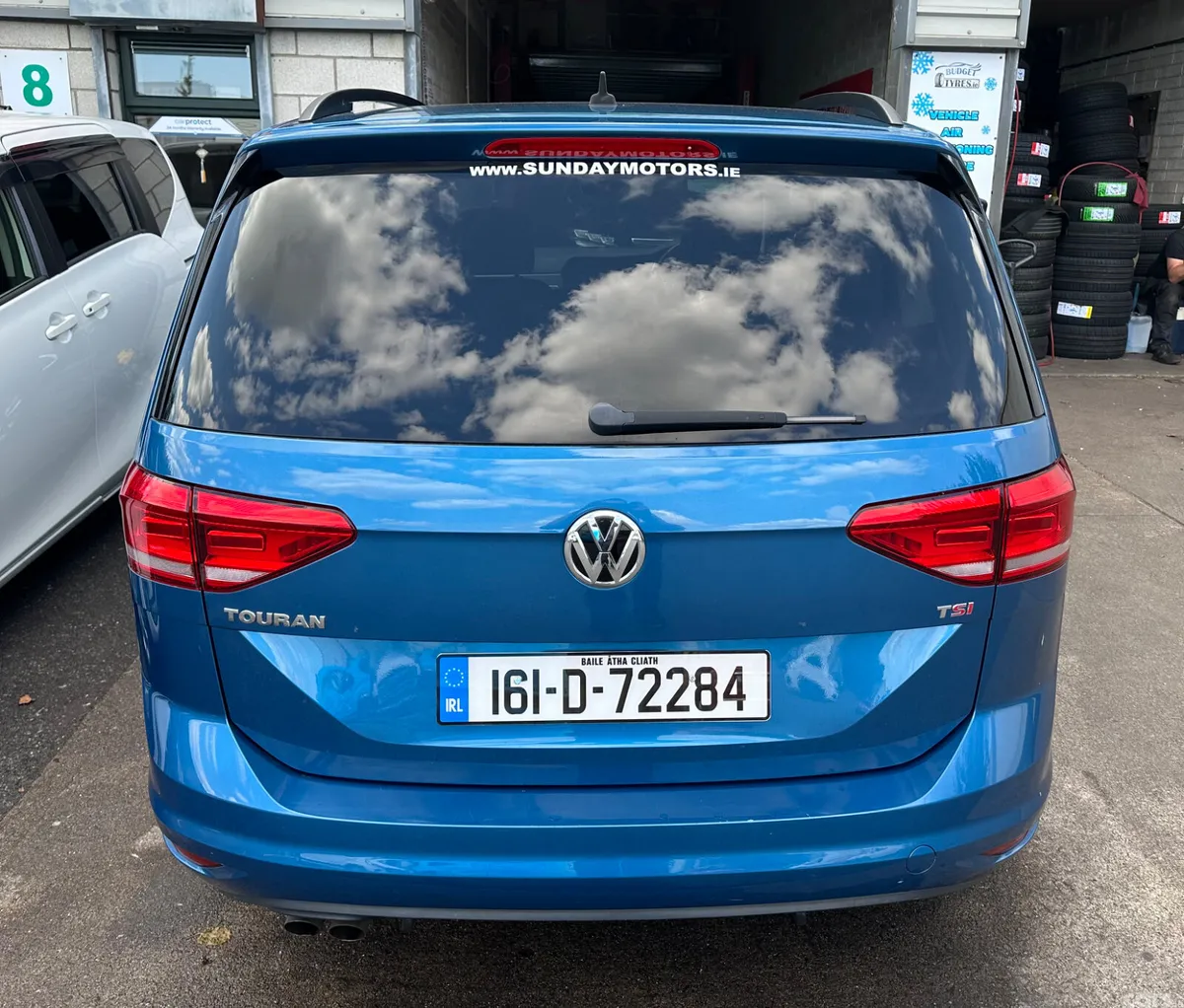 Volkswagen Touran MPV, Petrol, 2016, Blue