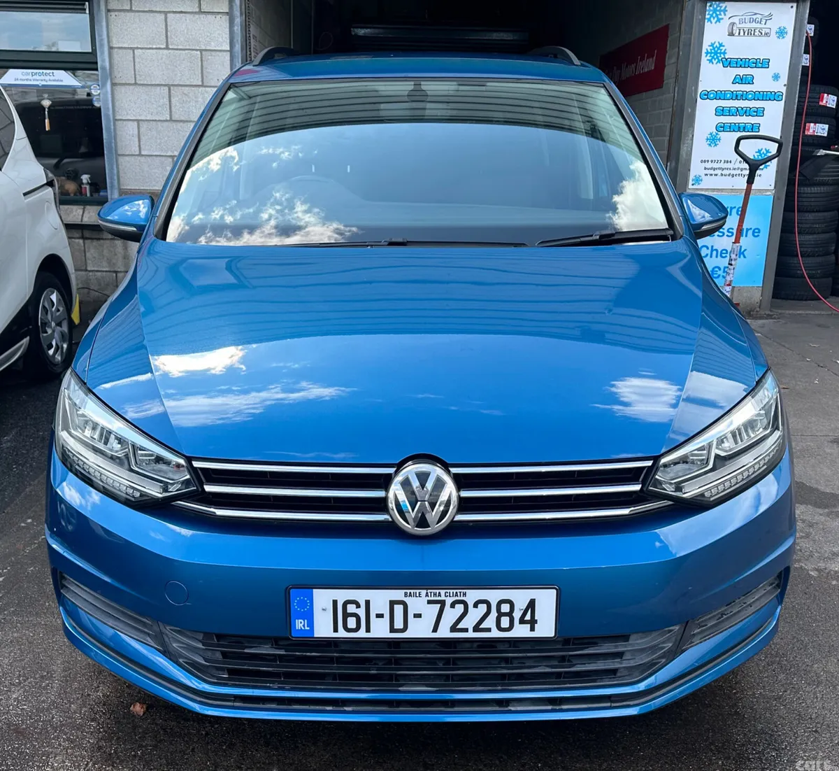 Volkswagen Touran MPV, Petrol, 2016, Blue