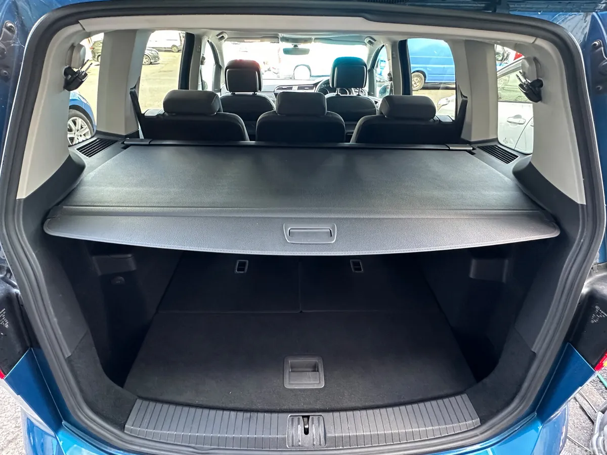 Volkswagen Touran MPV, Petrol, 2016, Blue