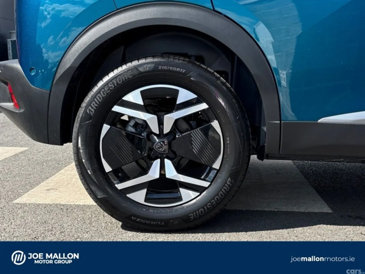 Peugeot 2008 MPV, Petrol Hybrid, 2026, Blue