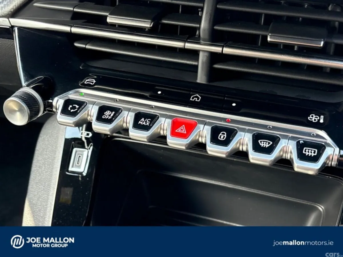 Peugeot 2008 MPV, Petrol Hybrid, 2026, Blue