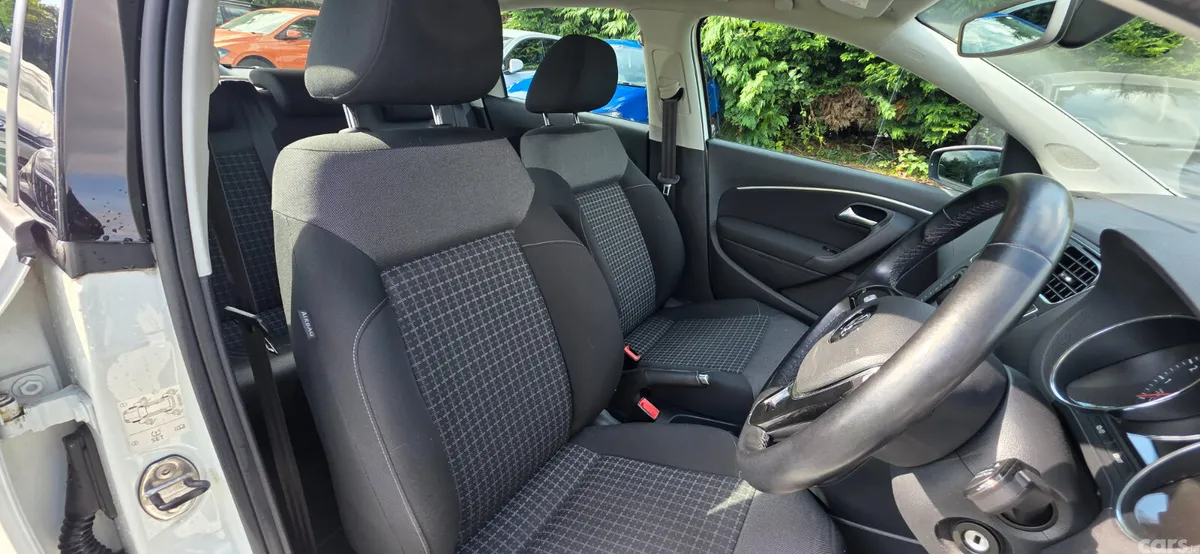 Volkswagen Polo Hatchback, Petrol, 2016, White