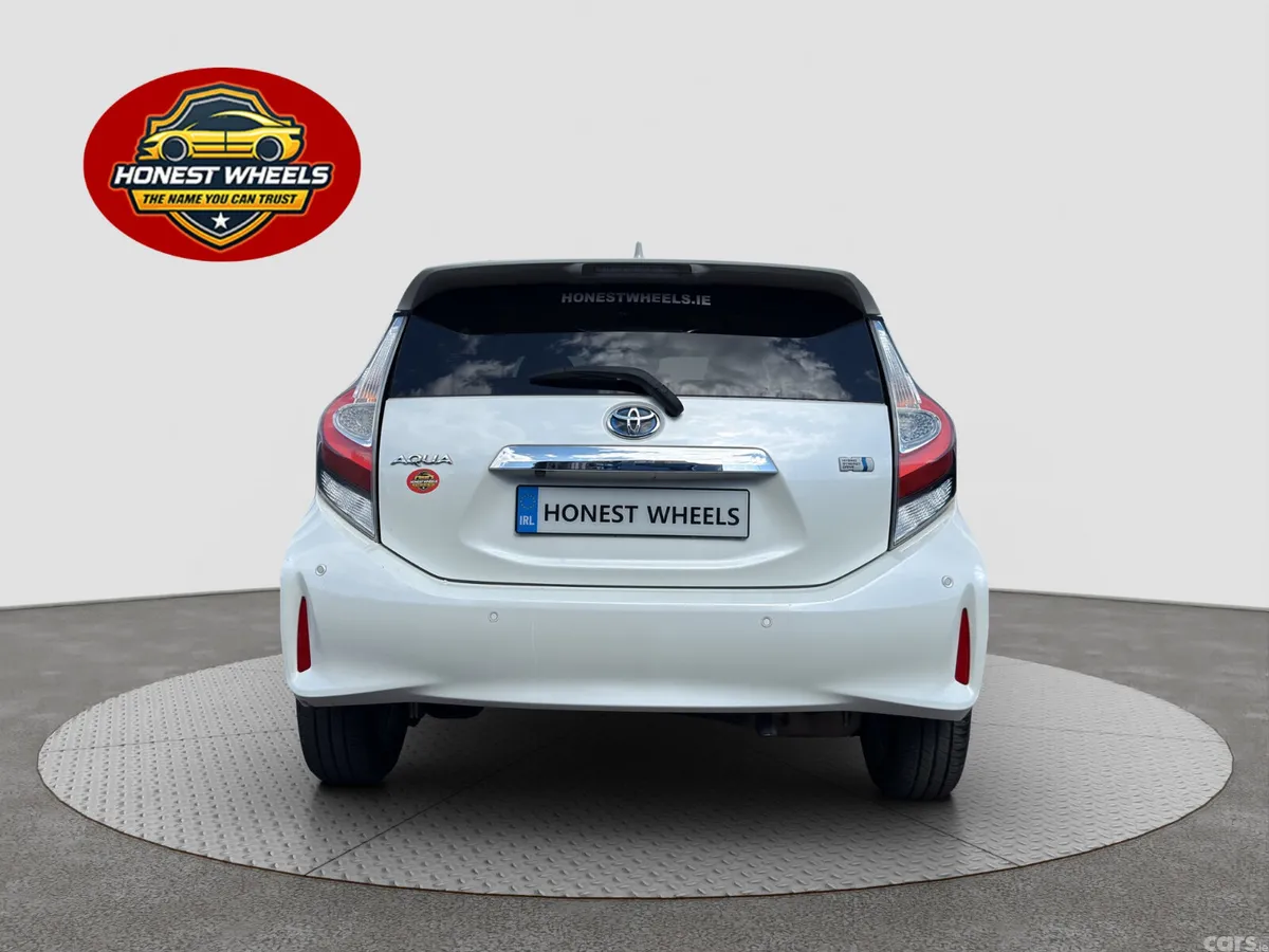 Toyota Aqua Hatchback, Petrol Hybrid, 2019, White