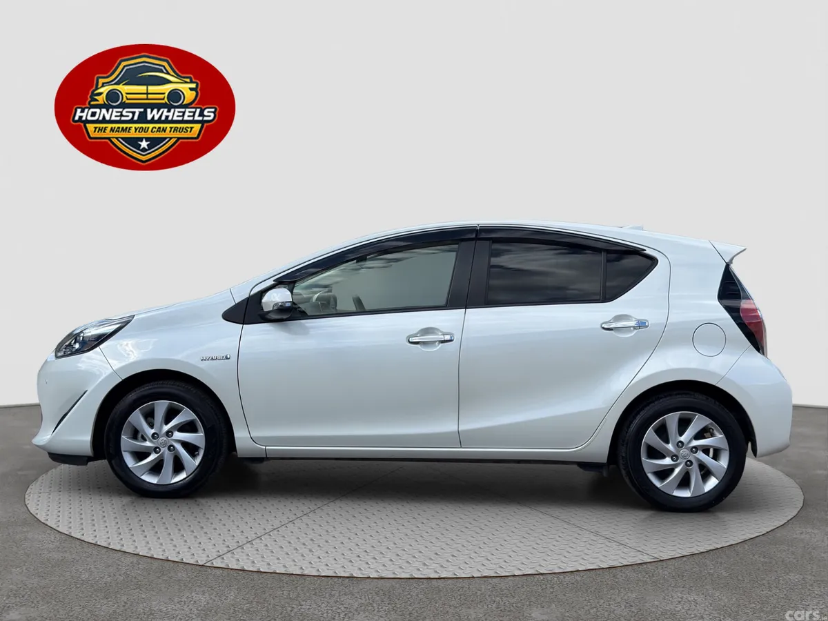 Toyota Aqua Hatchback, Petrol Hybrid, 2019, White