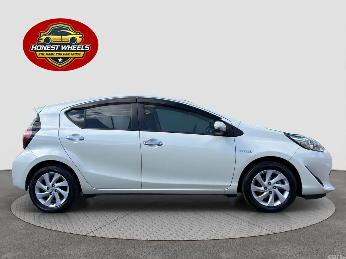 Toyota Aqua Hatchback, Petrol Hybrid, 2019, White