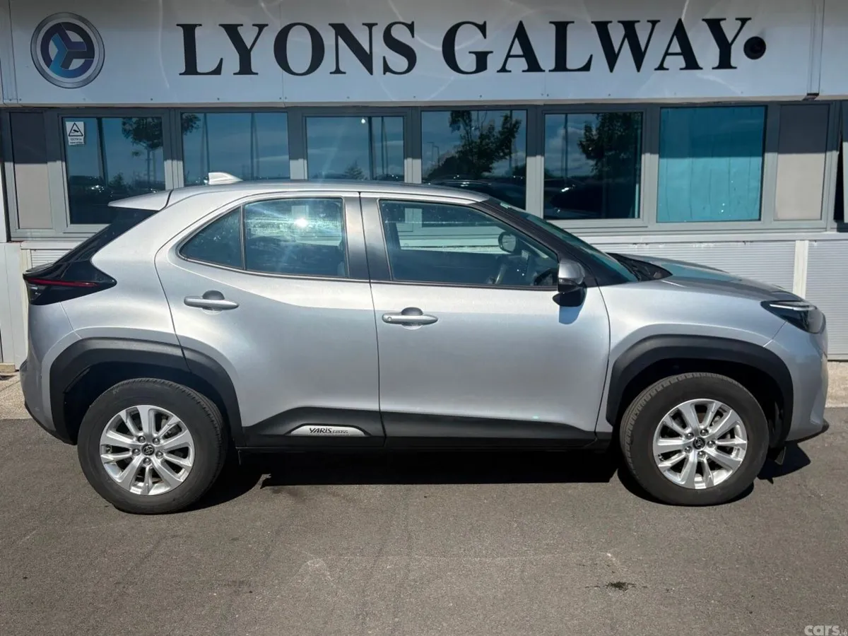 Toyota Yaris Cross Hatchback, Petrol Hybrid, 2024, Grey