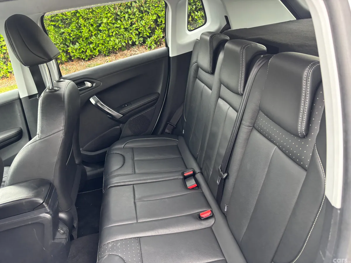Peugeot 2008 Hatchback, Petrol, 2016, White