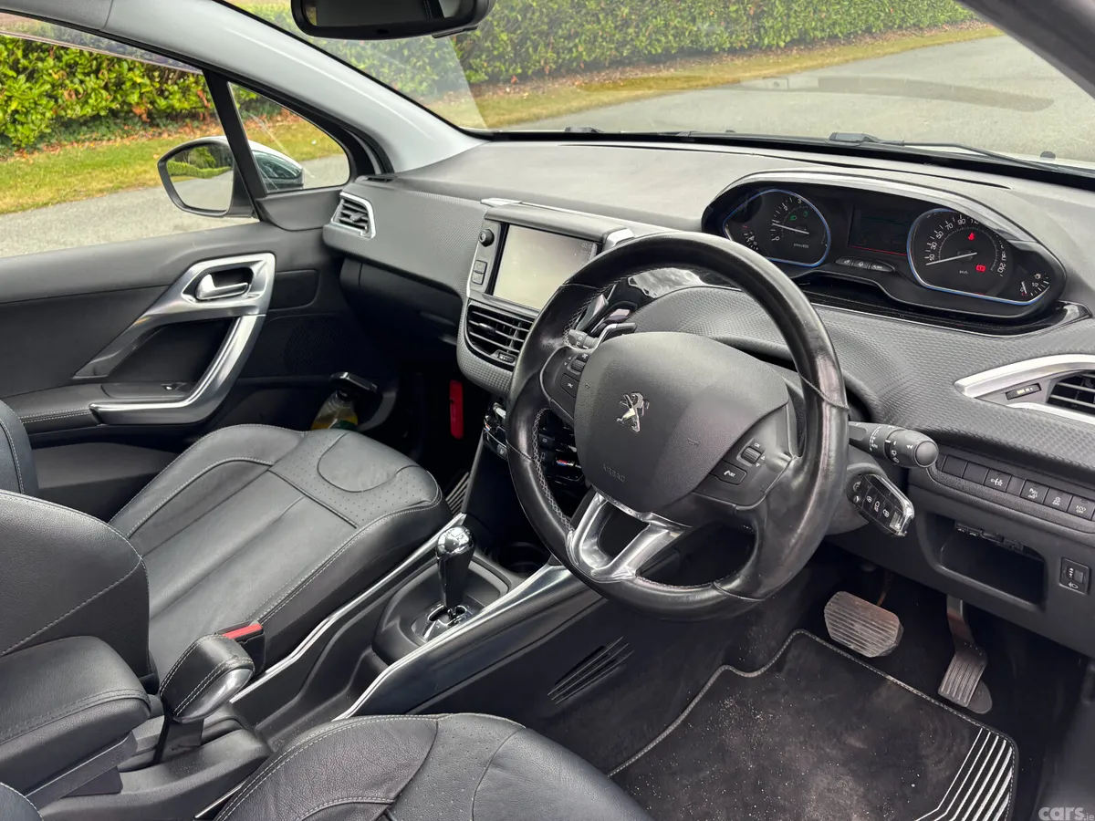 Peugeot 2008 Hatchback, Petrol, 2016, White