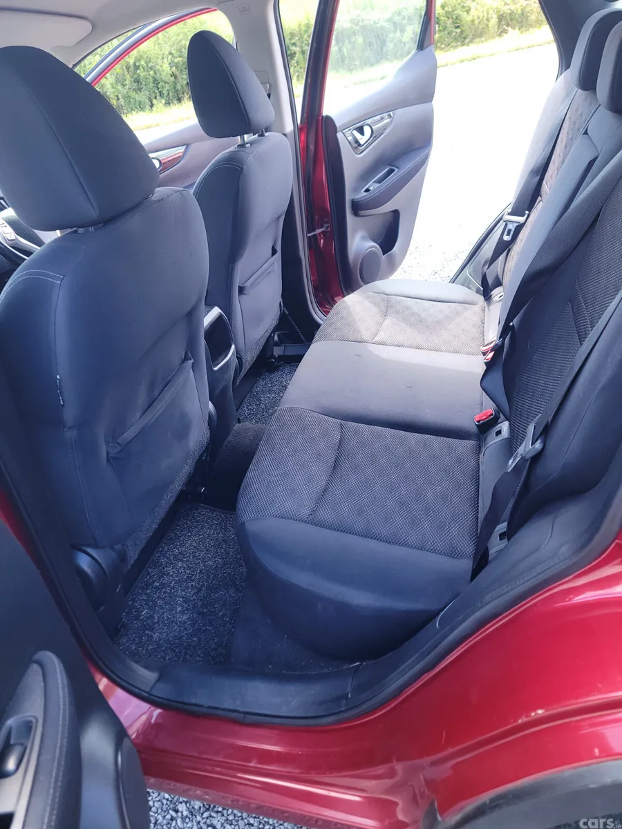 Nissan Qashqai Hatchback, Diesel, 2014, Red