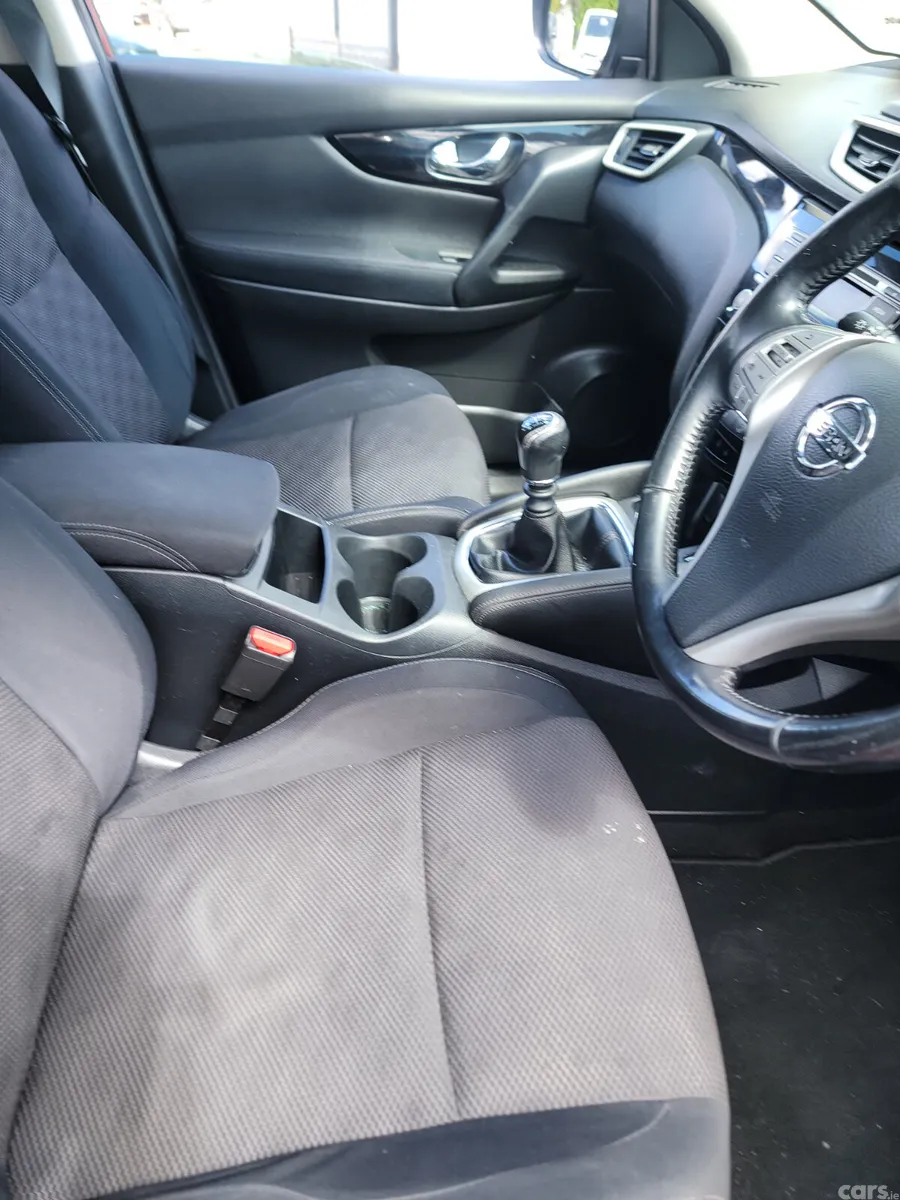 Nissan Qashqai Hatchback, Diesel, 2014, Red
