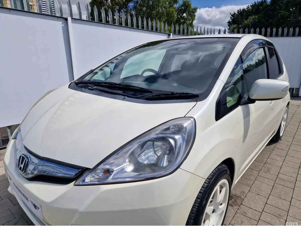 Honda Jazz Hatchback, Petrol Hybrid, 2011, White