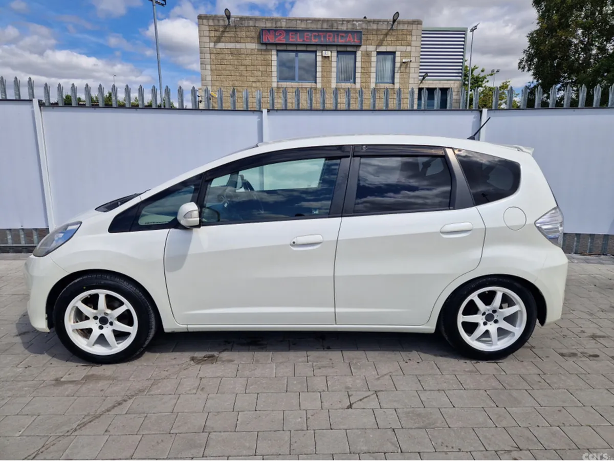 Honda Jazz Hatchback, Petrol Hybrid, 2011, White