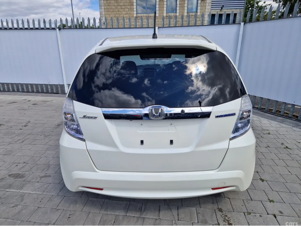 Honda Jazz Hatchback, Petrol Hybrid, 2011, White