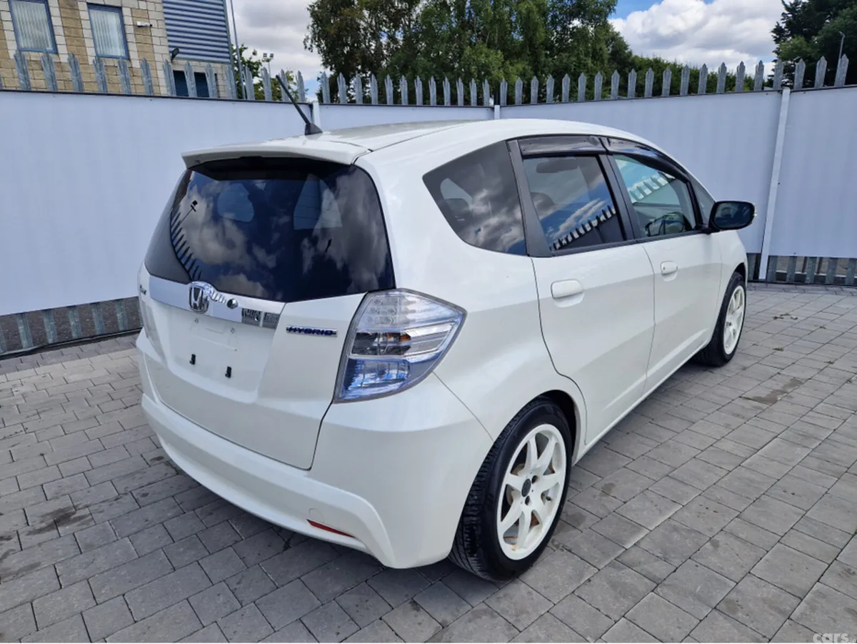 Honda Jazz Hatchback, Petrol Hybrid, 2011, White