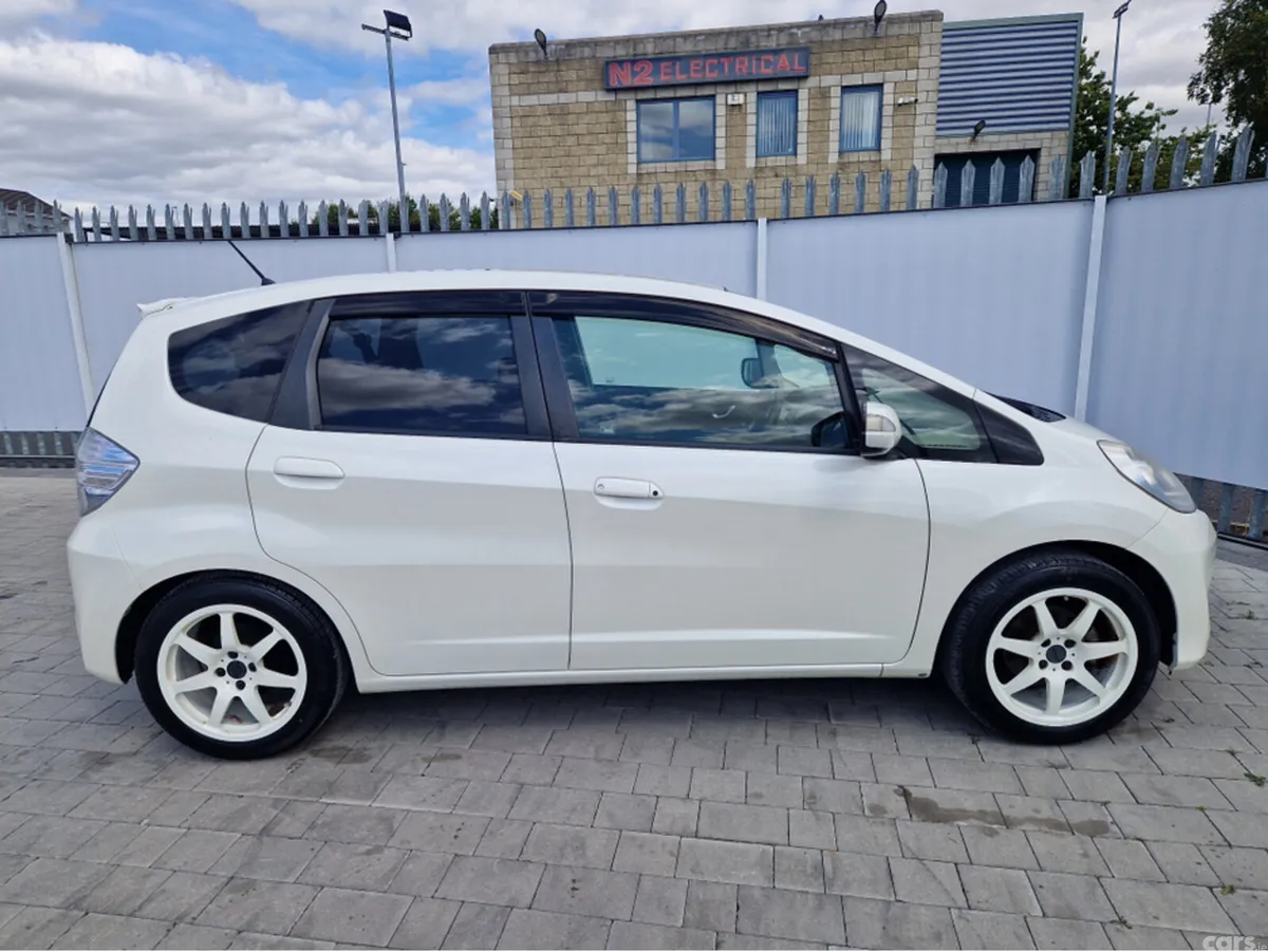 Honda Jazz Hatchback, Petrol Hybrid, 2011, White