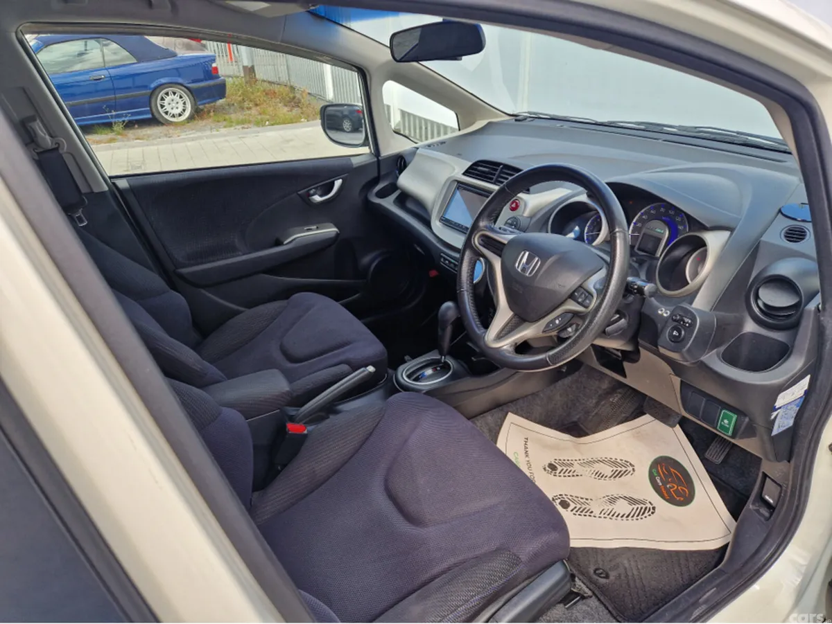 Honda Jazz Hatchback, Petrol Hybrid, 2011, White