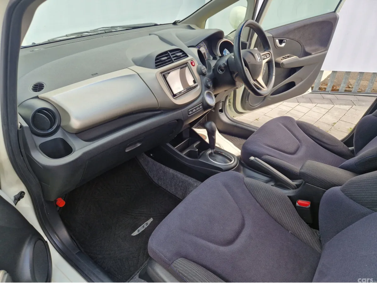 Honda Jazz Hatchback, Petrol Hybrid, 2011, White