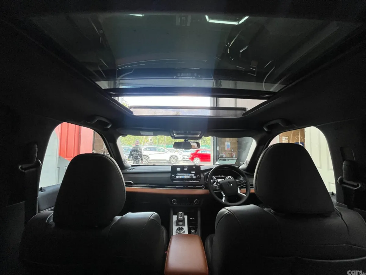 Mitsubishi Outlander SUV, Petrol Plug-in Hybrid, 2024, White