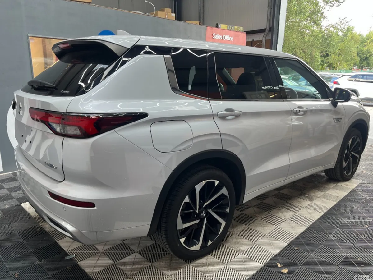 Mitsubishi Outlander SUV, Petrol Plug-in Hybrid, 2024, White