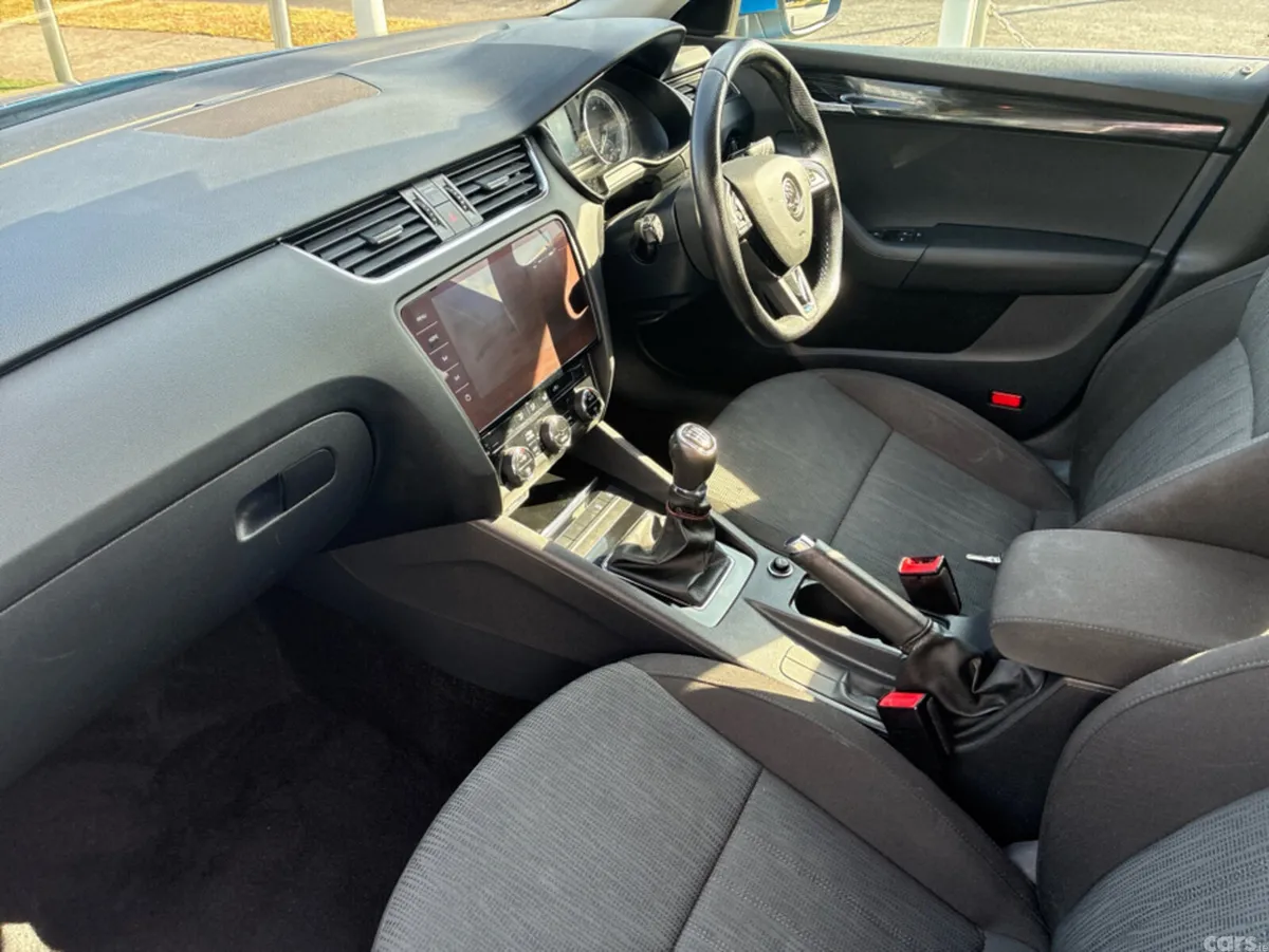 Skoda Octavia Hatchback, Petrol, 2020, Blue
