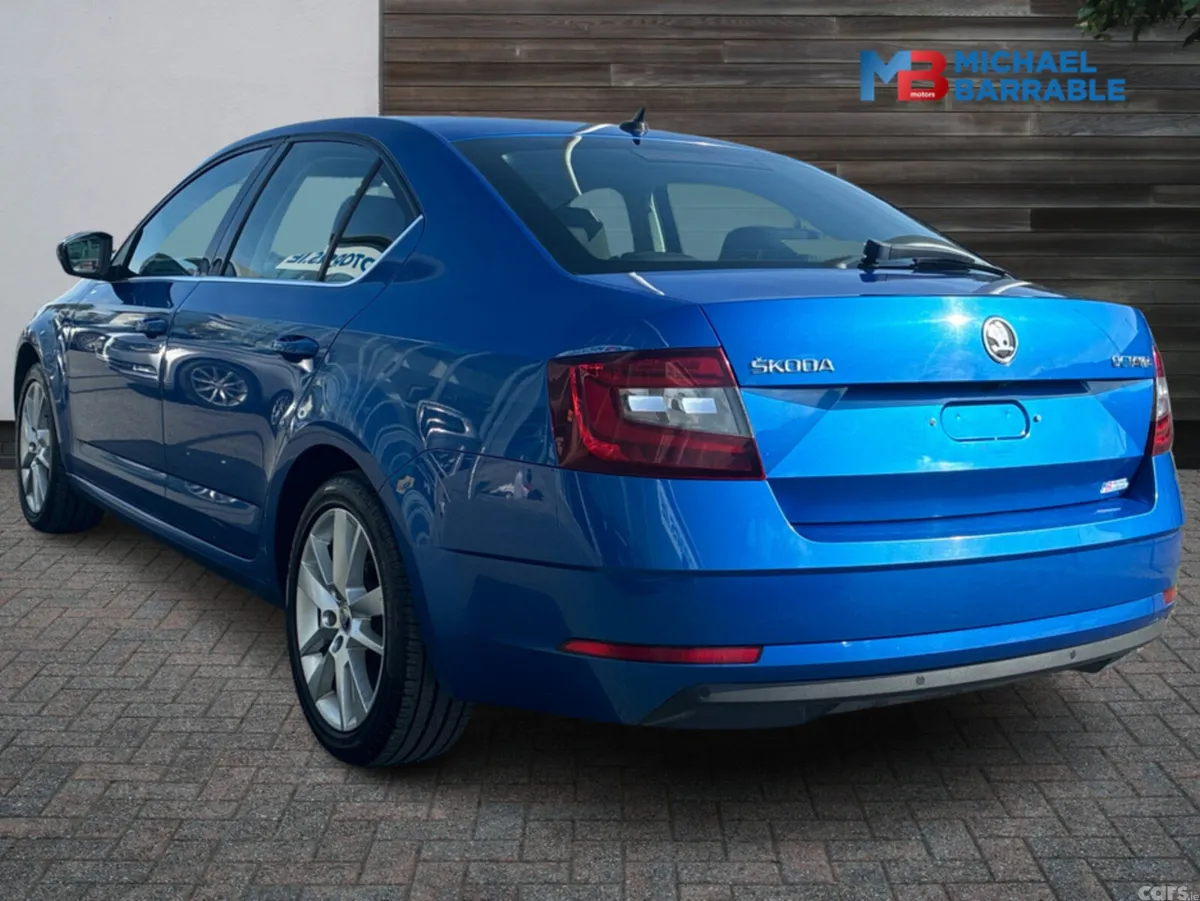 Skoda Octavia Hatchback, Petrol, 2020, Blue