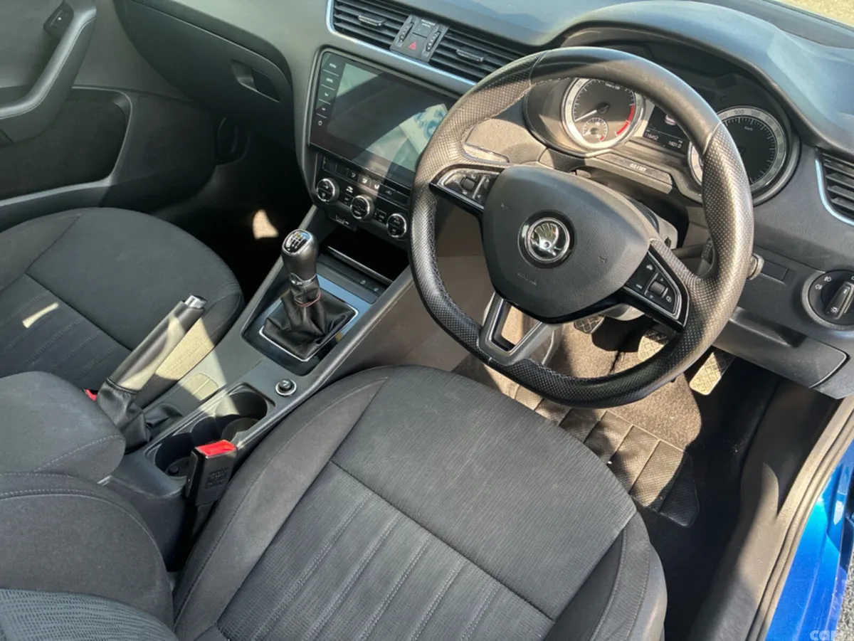 Skoda Octavia Hatchback, Petrol, 2020, Blue