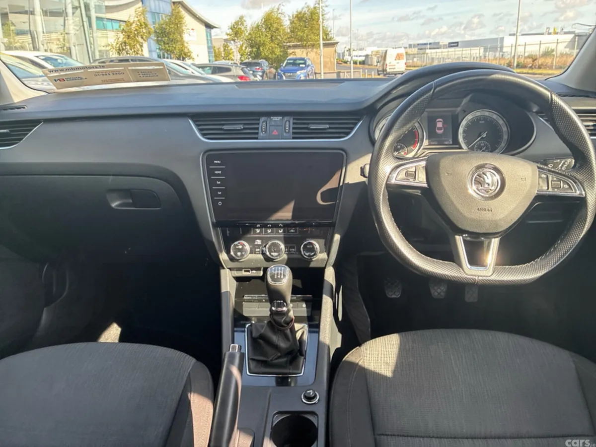 Skoda Octavia Hatchback, Petrol, 2020, Blue