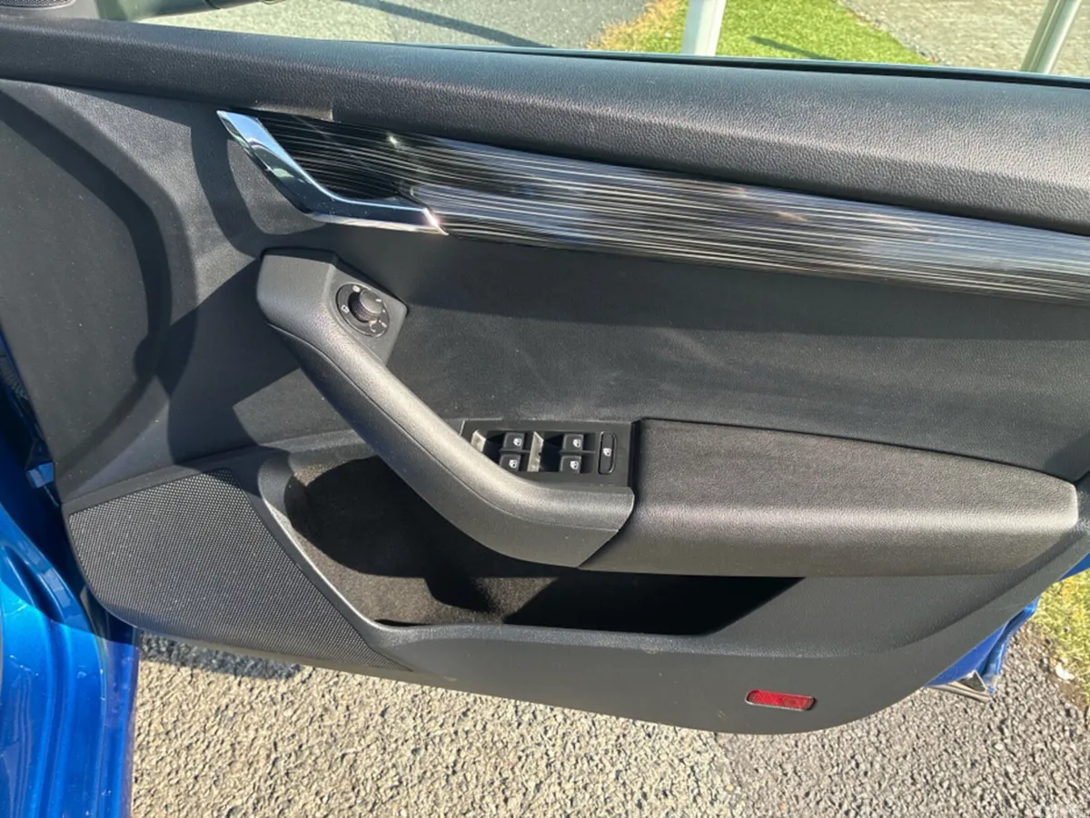 Skoda Octavia Hatchback, Petrol, 2020, Blue
