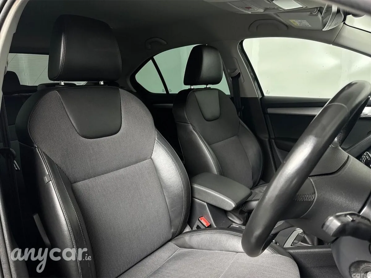 Skoda Octavia Saloon, Petrol, 2020, Black
