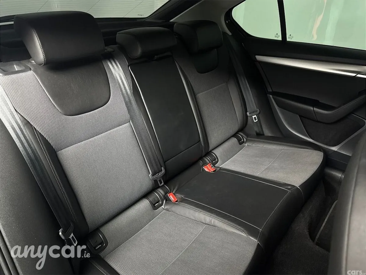 Skoda Octavia Saloon, Petrol, 2020, Black