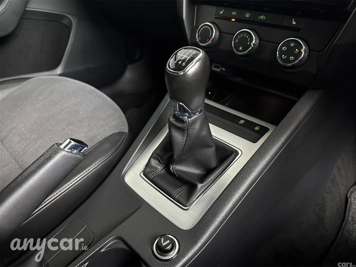 Skoda Octavia Saloon, Petrol, 2020, Black