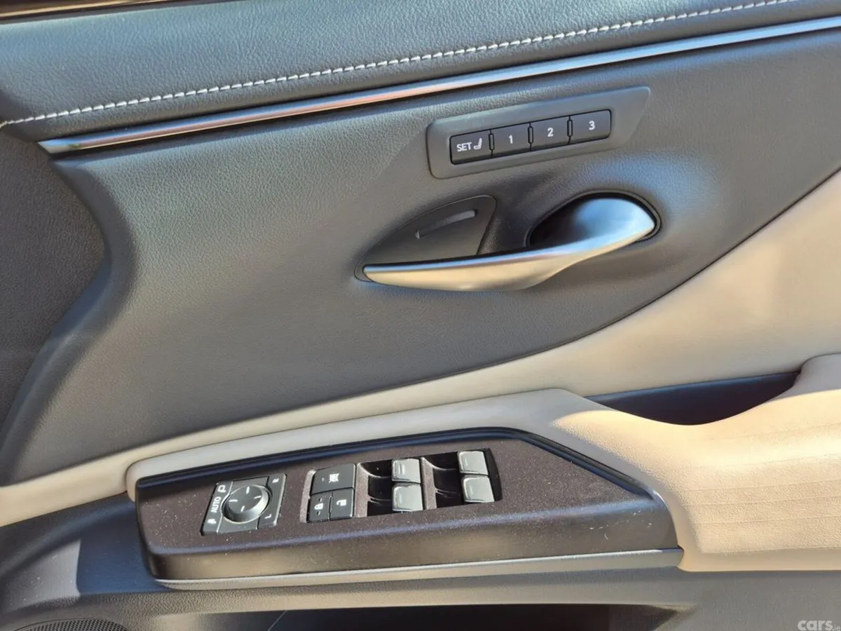 Lexus ES Saloon, Petrol Hybrid, 2021, Black