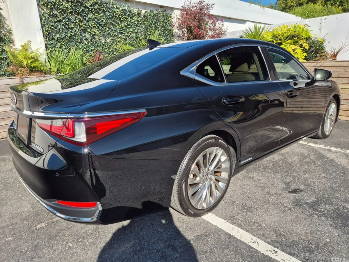 Lexus ES Saloon, Petrol Hybrid, 2021, Black