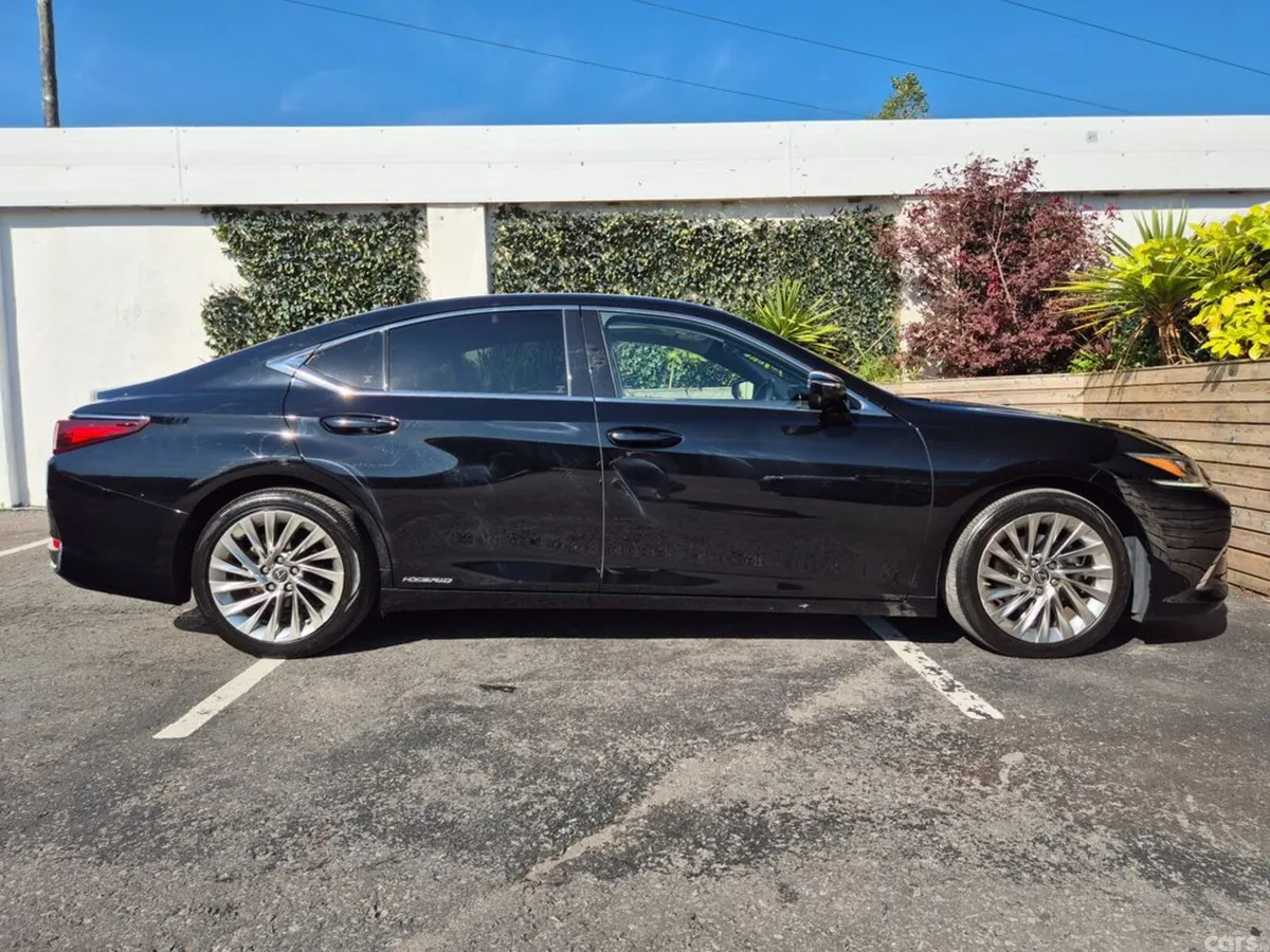 Lexus ES Saloon, Petrol Hybrid, 2021, Black