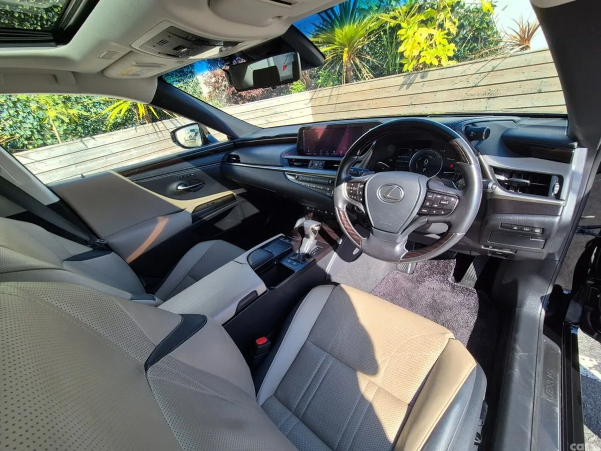 Lexus ES Saloon, Petrol Hybrid, 2021, Black