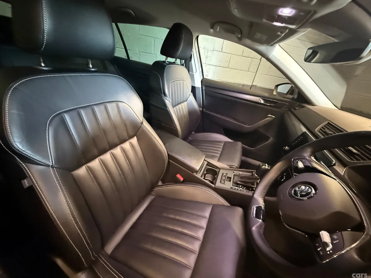 Skoda Superb Estate, Petrol Plug-in Hybrid, 2023, Grey