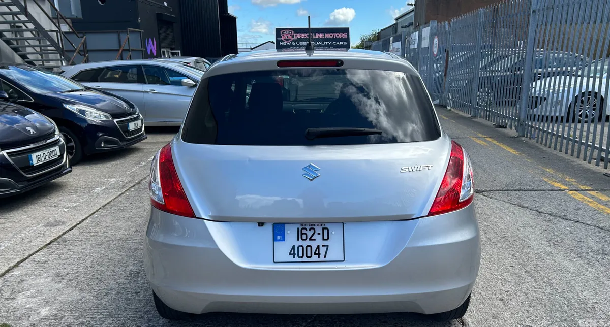 Suzuki Swift Hatchback, Petrol, 2016, Silver