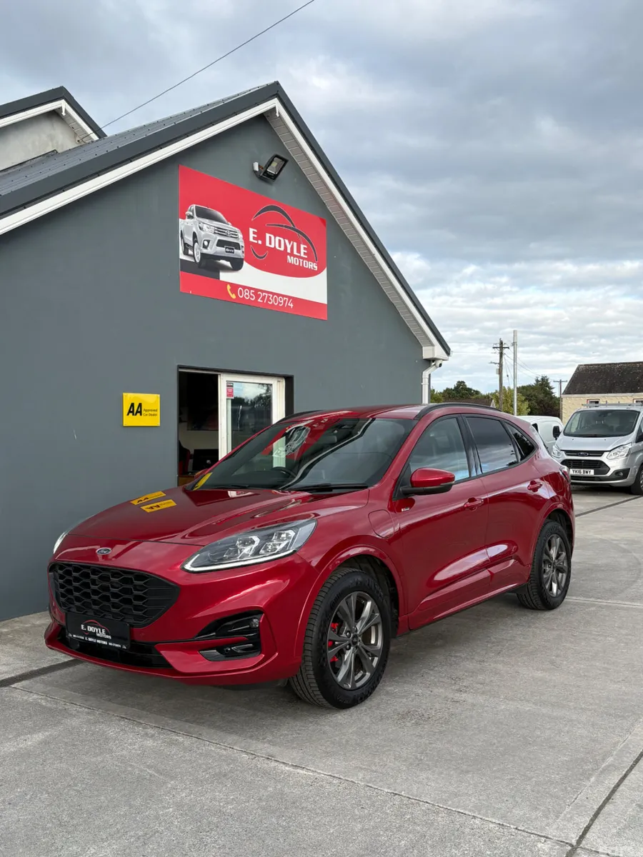 Ford Kuga SUV, Petrol Hybrid, 2023, Red