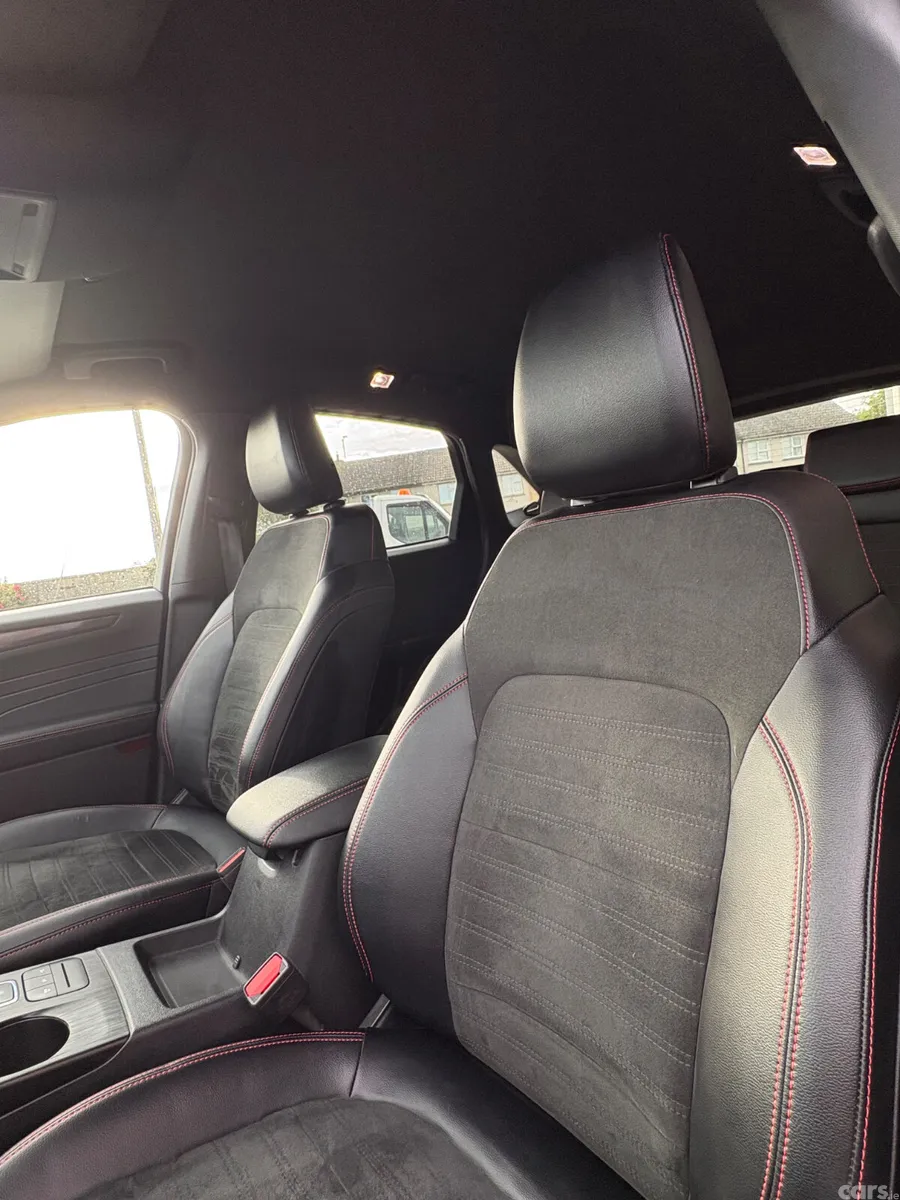 Ford Kuga SUV, Petrol Hybrid, 2023, Red