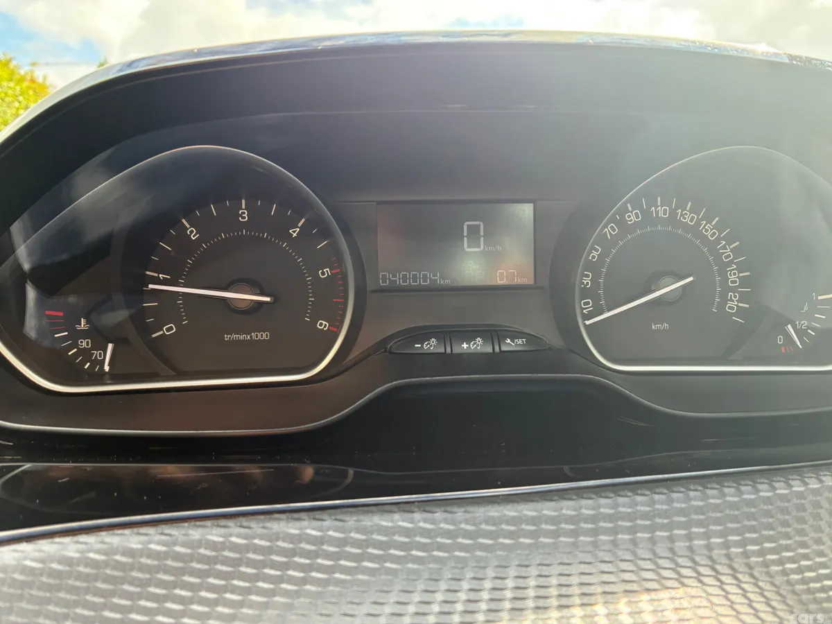 Peugeot 208 Hatchback, Diesel, 2016, Grey