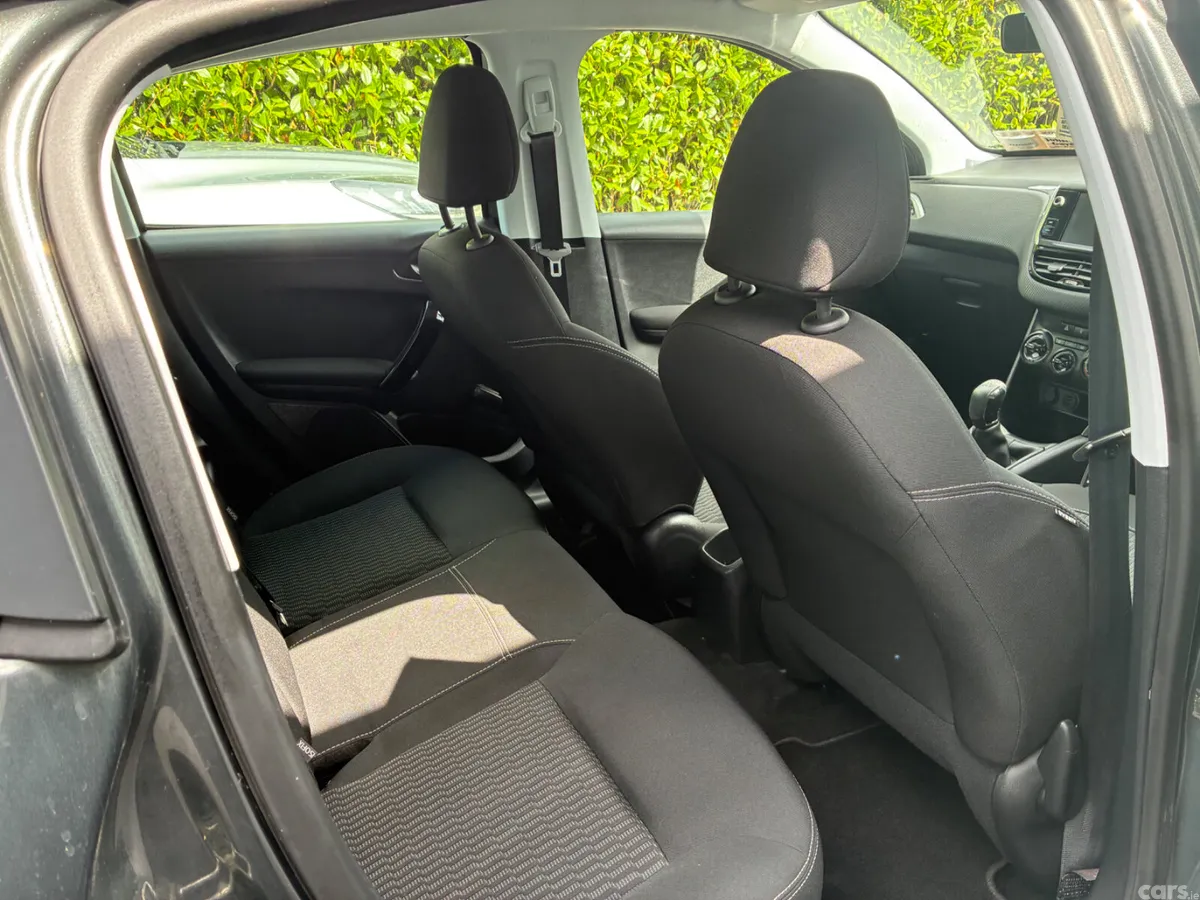 Peugeot 208 Hatchback, Diesel, 2016, Grey