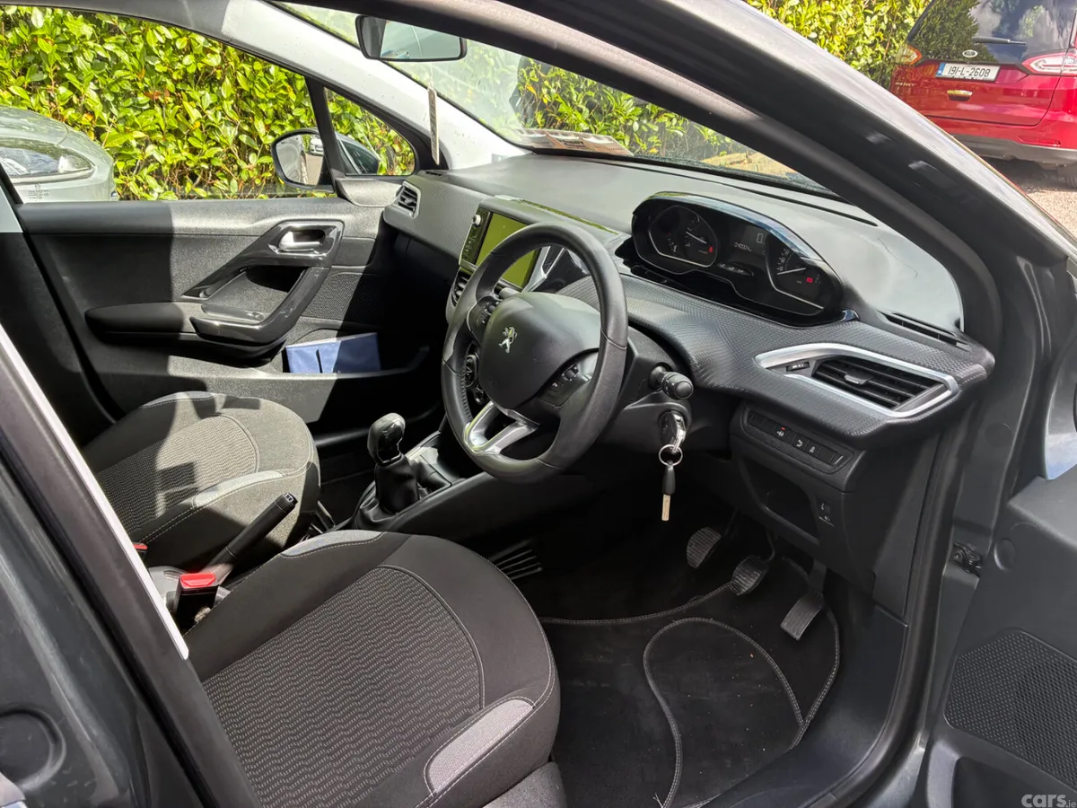 Peugeot 208 Hatchback, Diesel, 2016, Grey