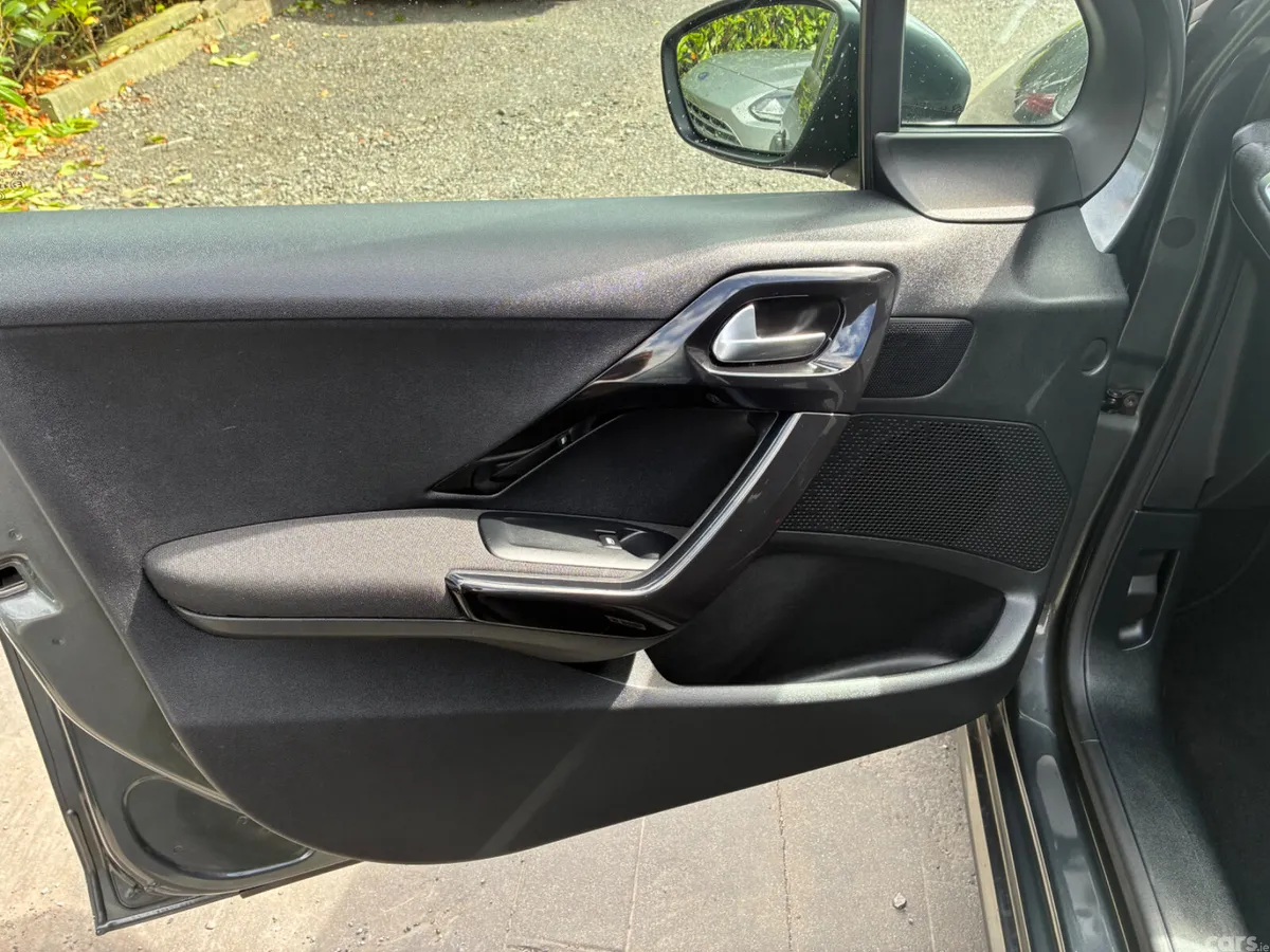 Peugeot 208 Hatchback, Diesel, 2016, Grey