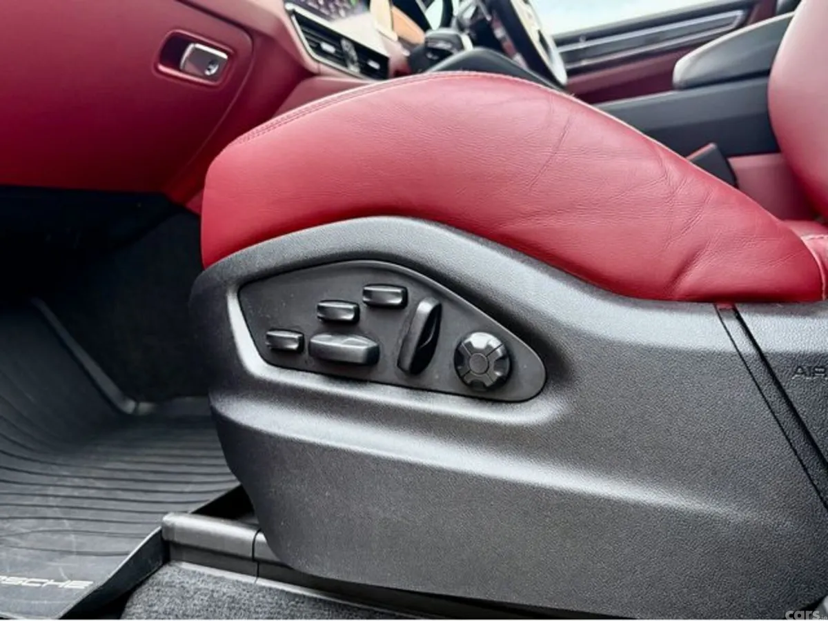 Porsche Cayenne Estate, Petrol Plug-in Hybrid, 2023, Black